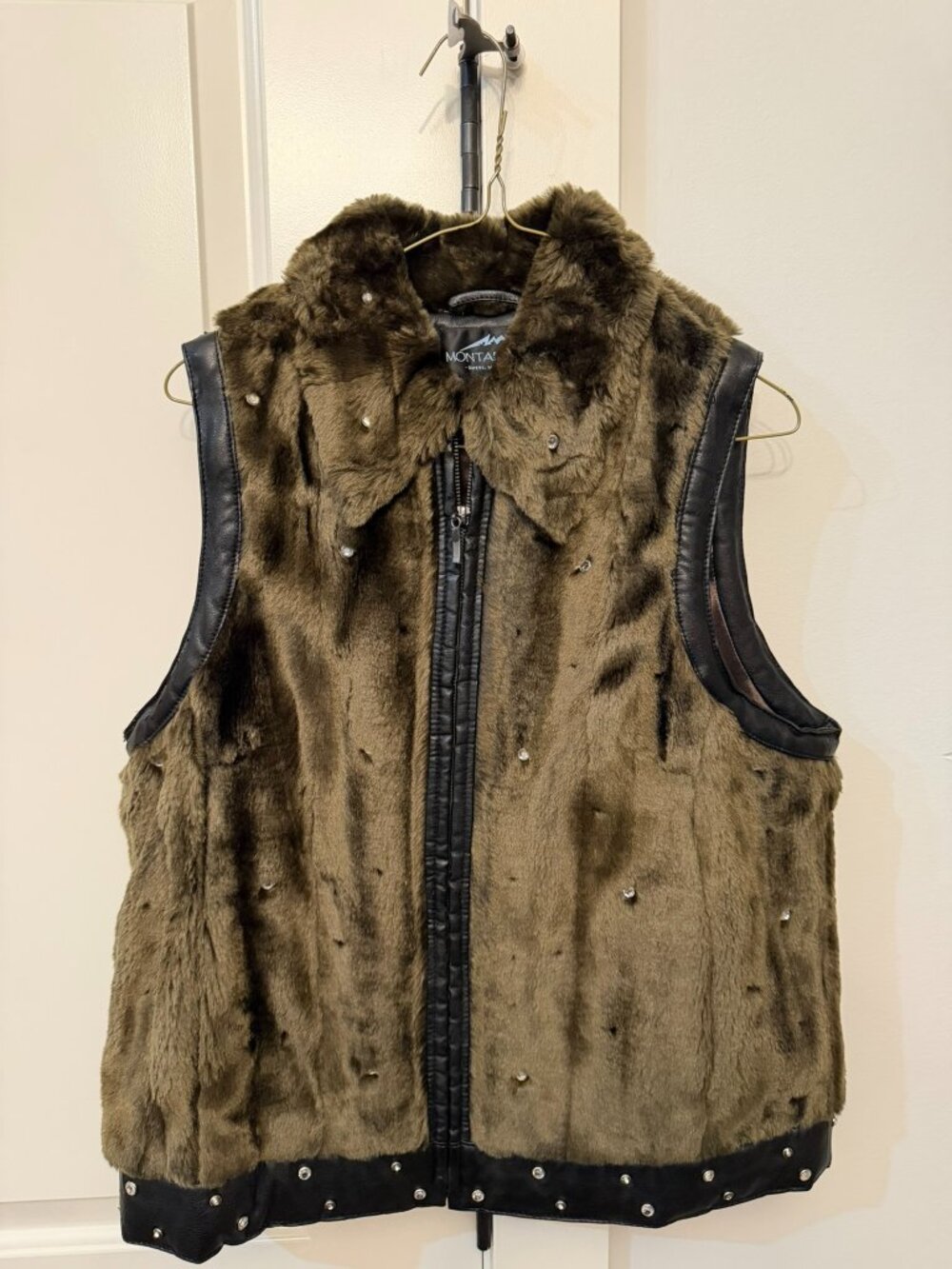 Montana Co Faux Fur Rhinestone Vest | Size Medium